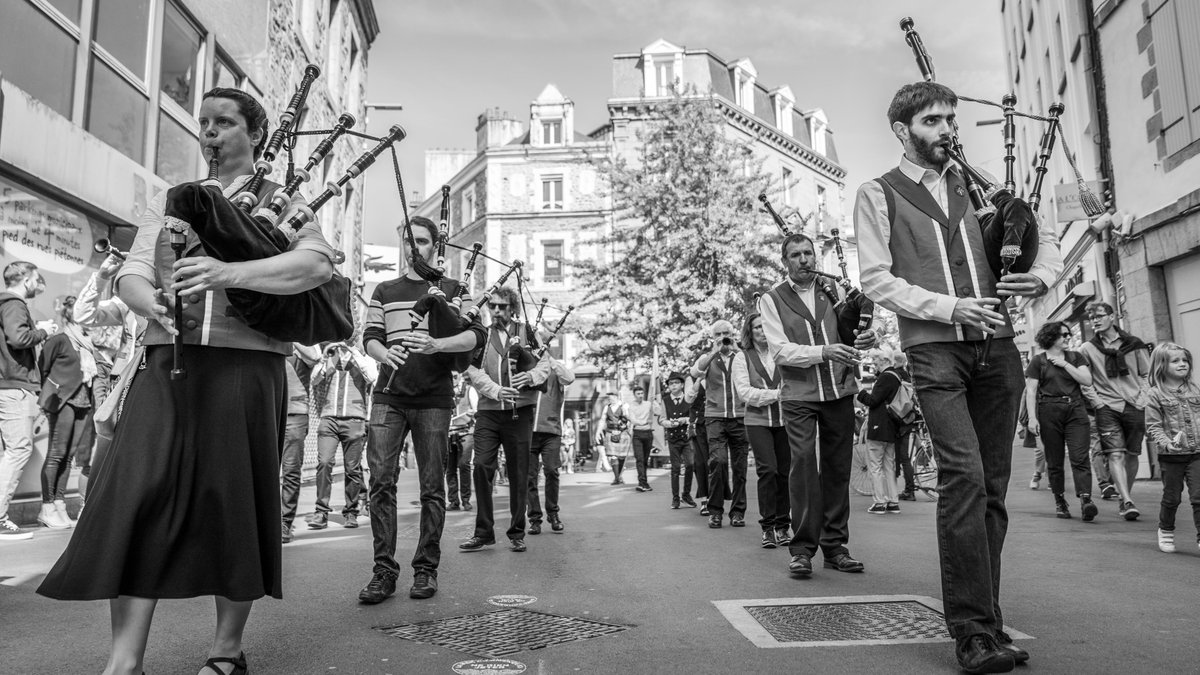 tiarvrosb's tweet image. FÊTE DE LA BRETAGNE
😎 Sam. 13 mai : Défilé dans le centre de Saint-Brieuc 🤝
🤩 Dim. 14 mai : Marché de l'artisanat breton au Port du Légué 🫶
🥳 Sam. 20 mai : Fest-Noz au Parc des Promenades 🦶
#fetedelabretagne #saintbrieuc #festnoz #defile #culturebretonne #marcheartisanal