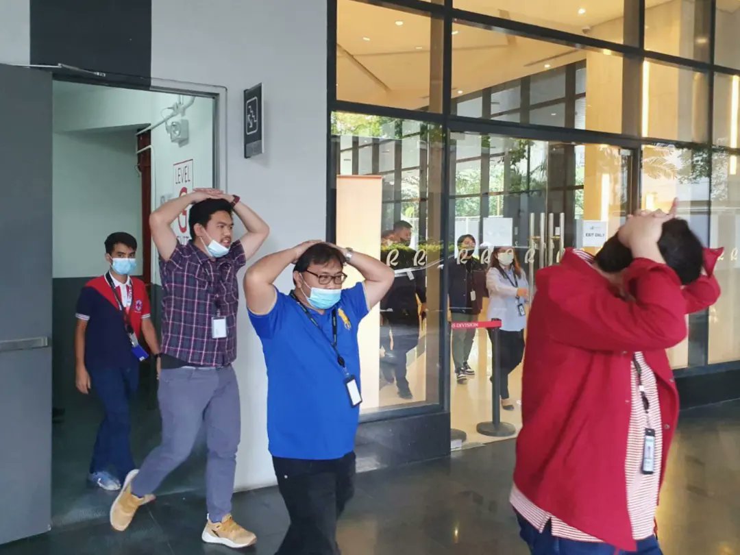 bsapasig's tweet photo. Back-to-back ang disaster preparedness activities sa @bsapasig. β
We assisted during the Earthquake Evacuation Drill ππ»ββοΈππ»ββοΈ of ZACHARY in Cyberscape Omega and conducted Fire & Evacuation Drill at Malayan Plaza. ππ¨π»βπ
#BSAFireDrill #BidaAngHandaBSA #TuloyAngSerbisyoBSA https://t.co/YdCS1Qzn1b