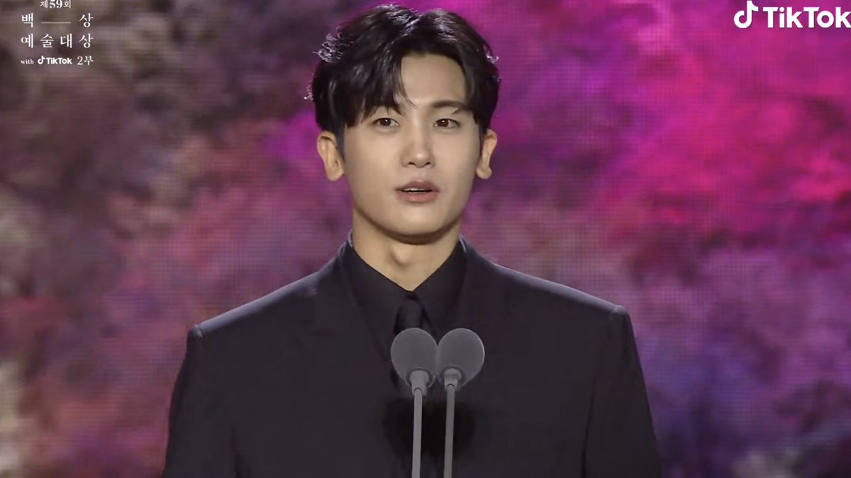 KdSad1ove's tweet photo. 박형식 바라보는 임시완
얼굴에서 광희 난다 https://t.co/U0zfMKcP72