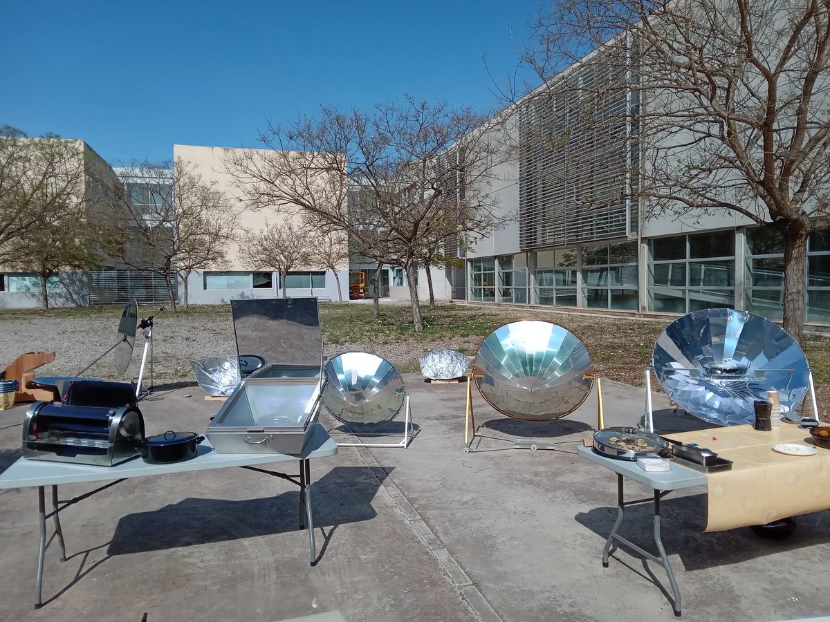 energyaccessco1's tweet photo. Everything is ready for the recipes to be cooked by Celestino Ruivo and Manolo Vilches, s-@access Congress solar cooks!!! A panoply of solar power devices made in purpose to demonstrate solar cooking is so viable! #solarcooking #solarpower #energyaccess #solarisfuture #betterlife https://t.co/RUYCKrSQlh