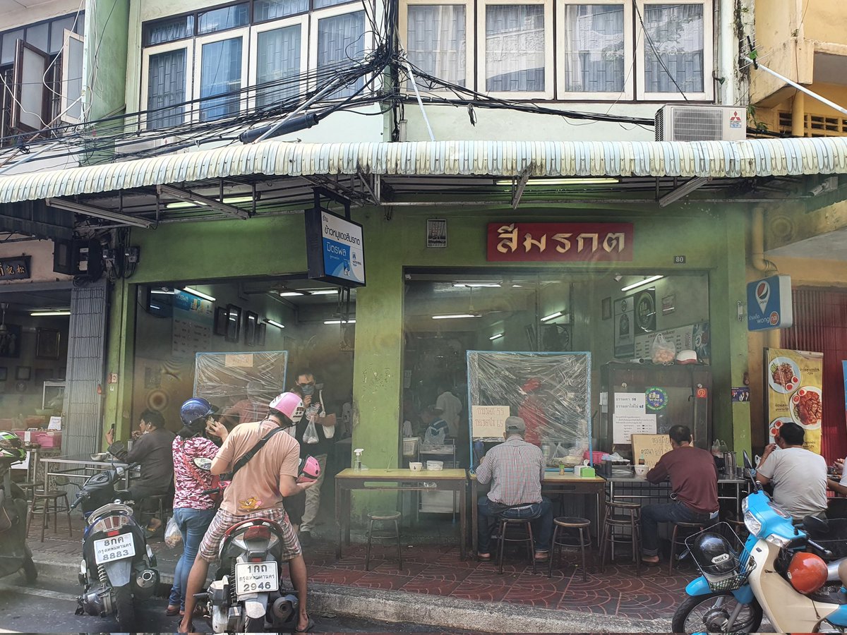 kinfinity88's tweet photo. ข้าวหมูแดงหมูกรอบฉ่ำๆ ของร้านสีมรกตร้านดังในตำนาน เสิร์ฟพร้อมกุนเชียงและไข่เป็ดยางมะตูม อร่อยจริงสมคำร่ำลือ 

📍 ซ.สุกร 1 ใกล้วัดไตรมิตร (mrt หัวลำโพง)
⏰️ ~ 9am - 4pm

#กินfinity

@aroii #อร่อยบอกต่อ #อร่อยไปแดก https://t.co/8Q0R0YcU9U
