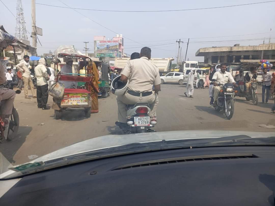 कानून सबके लिए बराबर है ...
कानून के रक्षक ही खुद कानून की धज्जियां उड़ा रहे है <a href="/nuhpolice/">NUHPOLICE</a> <a href="/cmohry/">CMO Haryana</a> <a href="/anilvijminister/">Anil Vij Ambala Cantt Haryana, India</a>