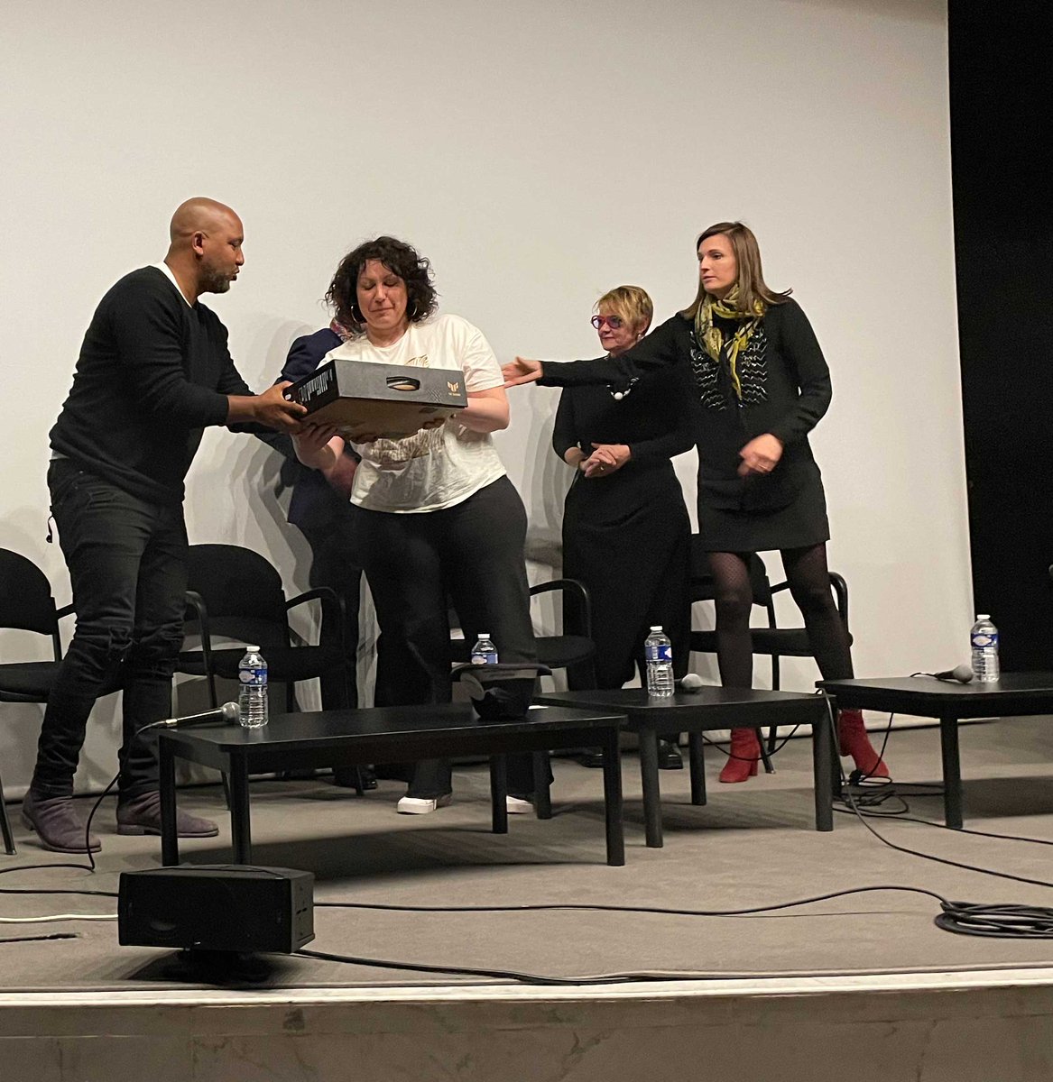Groupe_ATF's tweet photo. Retour en images sur la projection du documentaire Hymne à l’inclusion🎥
Une soirée pleine d’émotions qui s’inscrit dans le cadre du mois de l’#autisme👍
En présence de @sylvaincouthier , @EAbidalOfficial, @dacourtolivier, Steeve Moradel ✅

#TousEnBleu #AdaptéeEtEngagée #ESS https://t.co/mEqhMteJ54