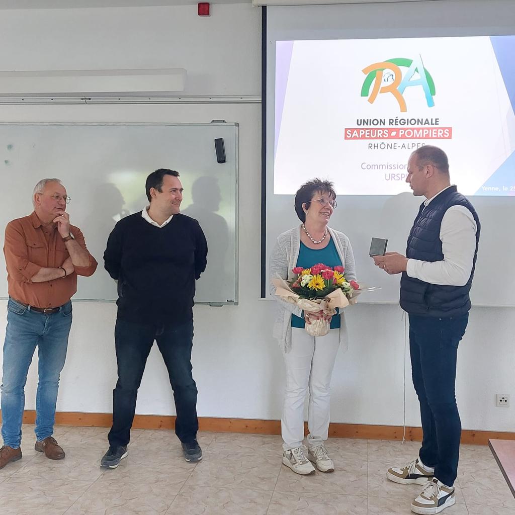 Réunion commission sociale régionale de l’UR ce jour à yenne. Étude des Dossier, partage d’expérience, connaissance des nouveaux outils ODP.m et Mise à l’honneur de Nathalie Exertier  qui va bientôt cesser ses fonctions professionnelles et associatives.