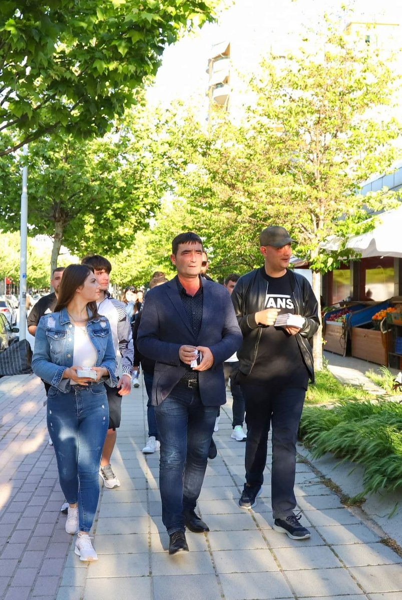 KamberajKristi's tweet photo. Në rajonin 3 në mbështetje të kandidatit të #bashkëfitojmë, Hysni Sharra. Së bashku me të rinjt dhe të rejat e #frpd Vlorë. Ndërtojmë Vlorës e së ardhmes, me qytetarët për qytetarët!
#BashkëFitojmë #14MajVotoniHysniSharra
#NdryshimiNëDuartETua
#BashkiaVlorëNëDuartETua https://t.co/Bea8pNXfBy