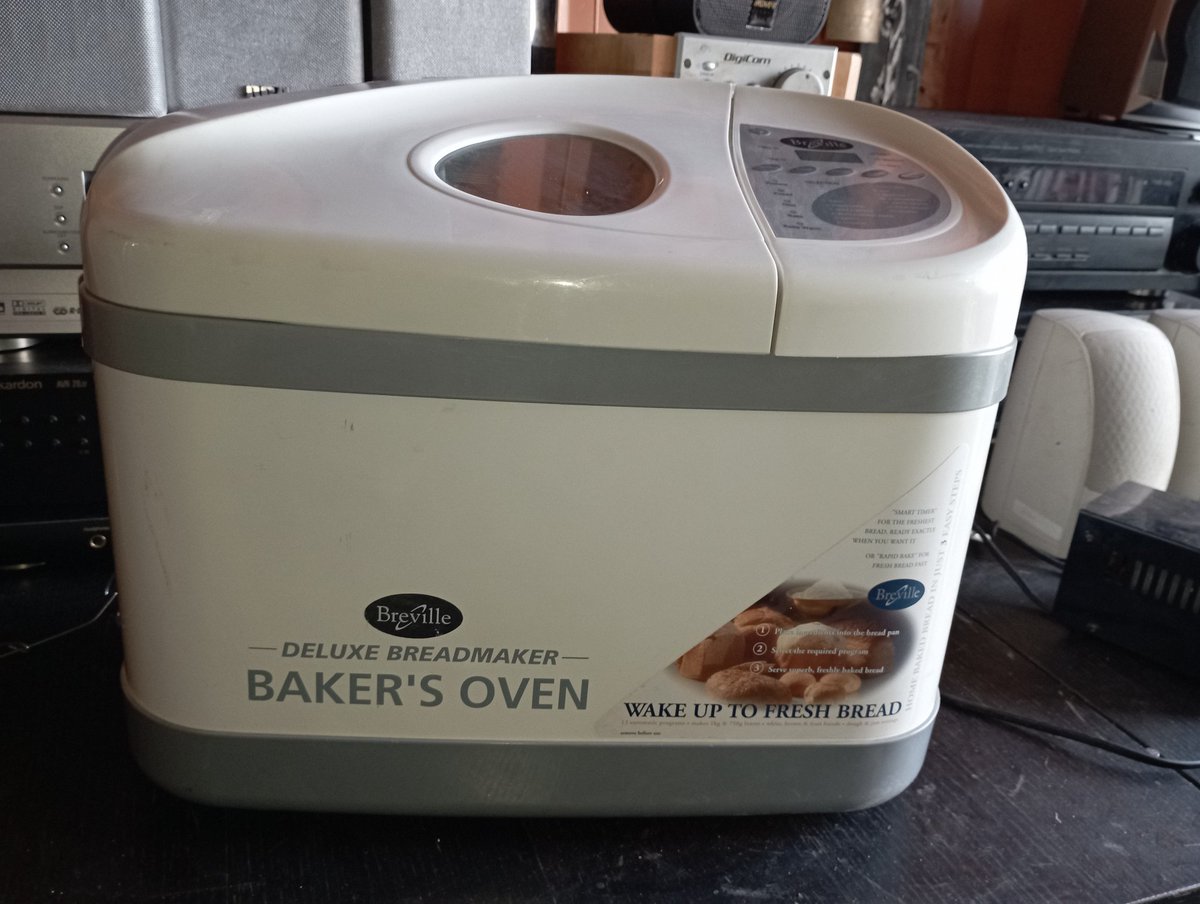 hypermall_ke's tweet image. Breville breadmaker. simply put the bread ingredients of your choice(flour, eggs, honey)at your own measure. The rest is done with the maker within a short period of time. It's cheap therefore saving the cost of buying bread daily. Kes 12k
#hypermall_ke 
#breville 
#breadmaker