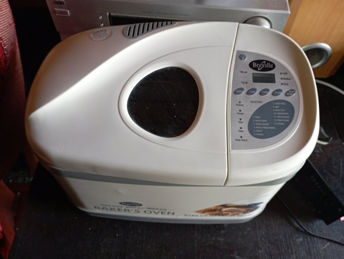 hypermall_ke's tweet image. Breville breadmaker. simply put the bread ingredients of your choice(flour, eggs, honey)at your own measure. The rest is done with the maker within a short period of time. It's cheap therefore saving the cost of buying bread daily. Kes 12k
#hypermall_ke 
#breville 
#breadmaker