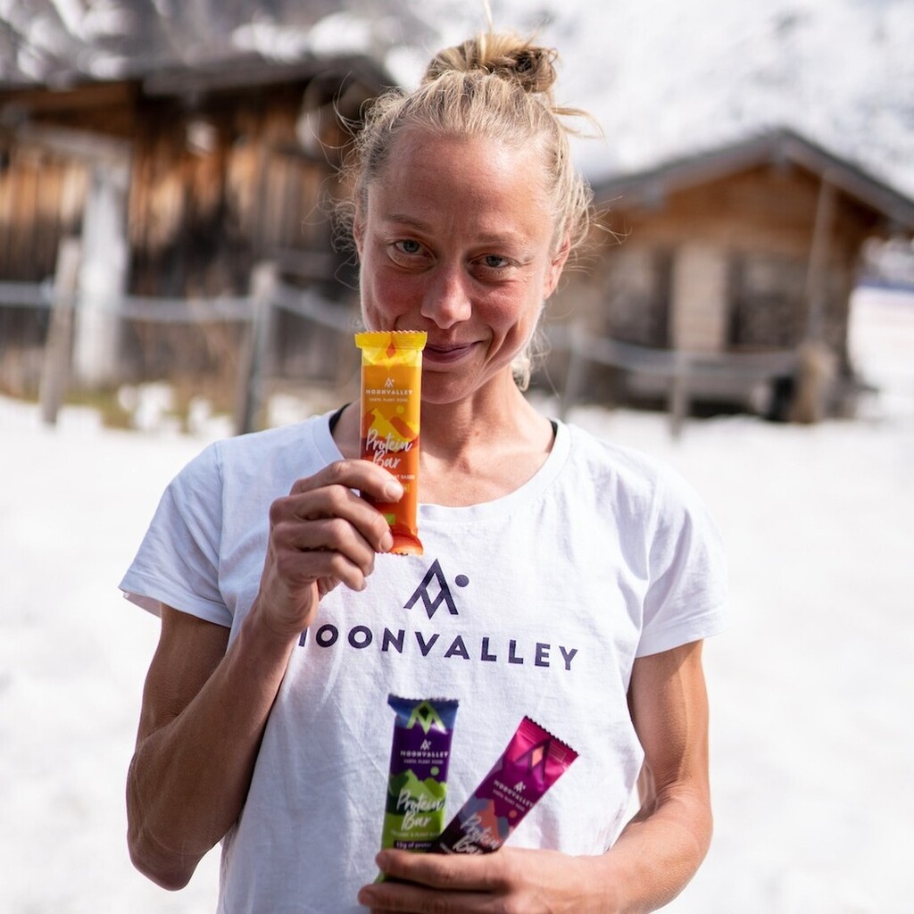 The good ol' pea-protein bar! These bars are our founder Mimmi's preferred snack in training. The ingredients, a combination of of organic dates, pea protein, rice syrup, sunflower seeds and a bit of cocoa butter is a balanced snack with all the macronut… instagr.am/p/CrkyPrBIjQP/