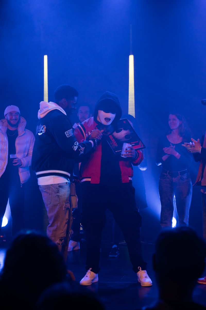 LaPlaceHipHop's tweet photo. Hier soir le @buzzboosterfr découvrait son nouveau lauréat Ile-de-France 🏆 Après 3 gros shows signés d’artistes aussi singuliers que talentueux, c’est @Goodbanaa qui prend la couronne francilienne !

Bravo à Shien et La Valentina pour leur prestation

📸 : Ivry Zoo (@YvesRizou) https://t.co/2fNC9XJScJ