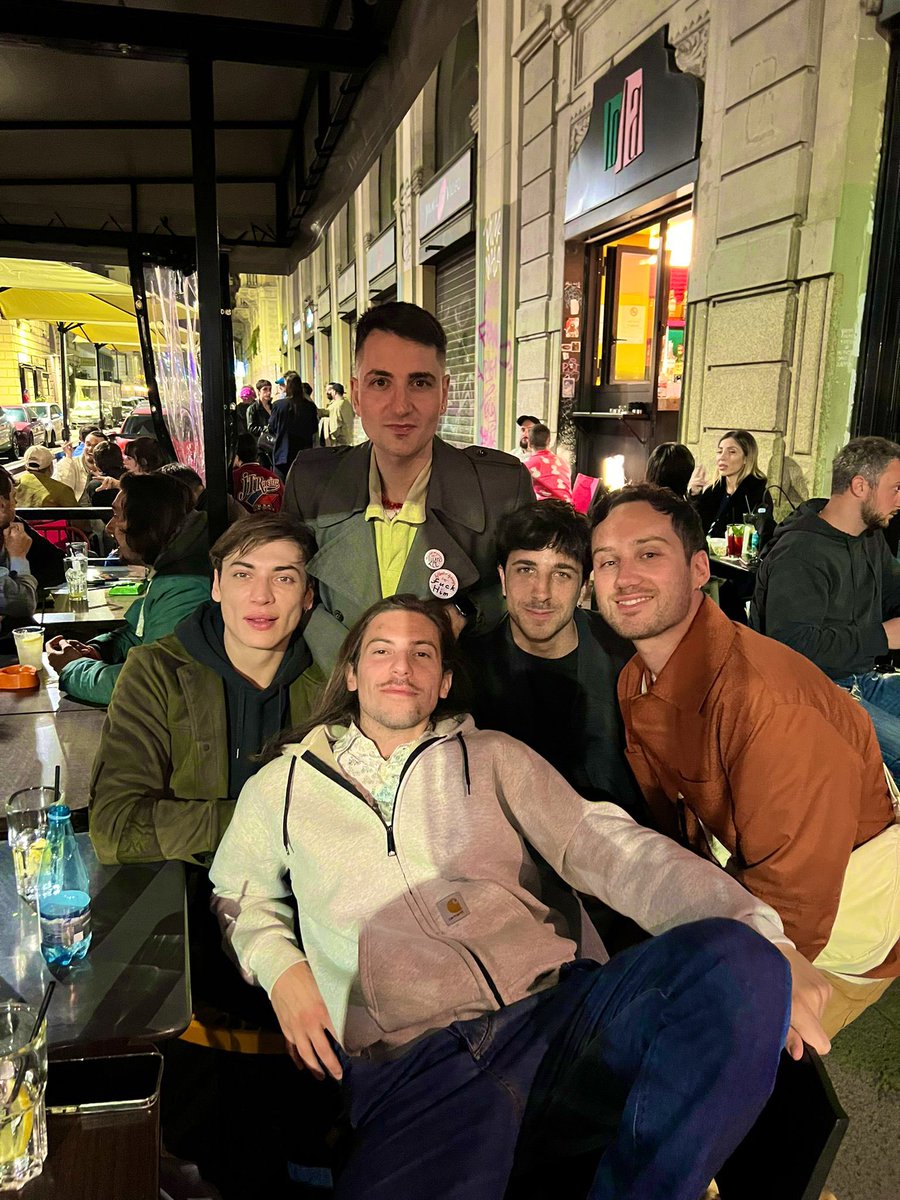 AncalimaMB's tweet photo. Saluto la #gfam per un po’…non troppo però.
#incorvassi state tranquilli che tra una settimana avrete da mangiare direttamente dalla Spagna #corvispace #contassi #sartassi #troiassi
@PepsDM @grins___ @alesssssssandr https://t.co/DAMVvmaQQz