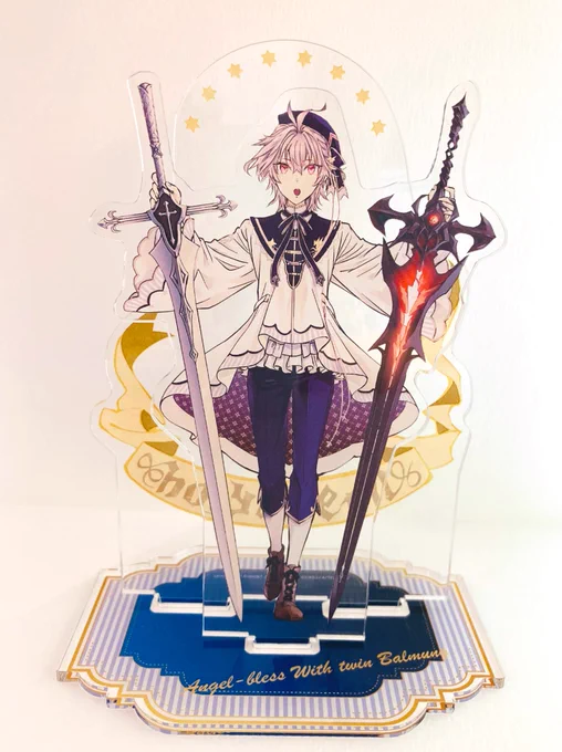 展示予定のジークくんアクスタはこちら。エンジェル・ブレス衣装でWバルムンク持ってる絵をアクスタにしたものになります。 