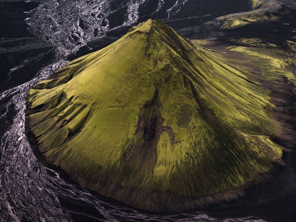 #Science #Art: #abstract #patterns emerge from #Iceland's colorful #topography in #aerial photographs by Stas Bartnikas thisiscolossal.com/2018/09/icelan… via @Colossal