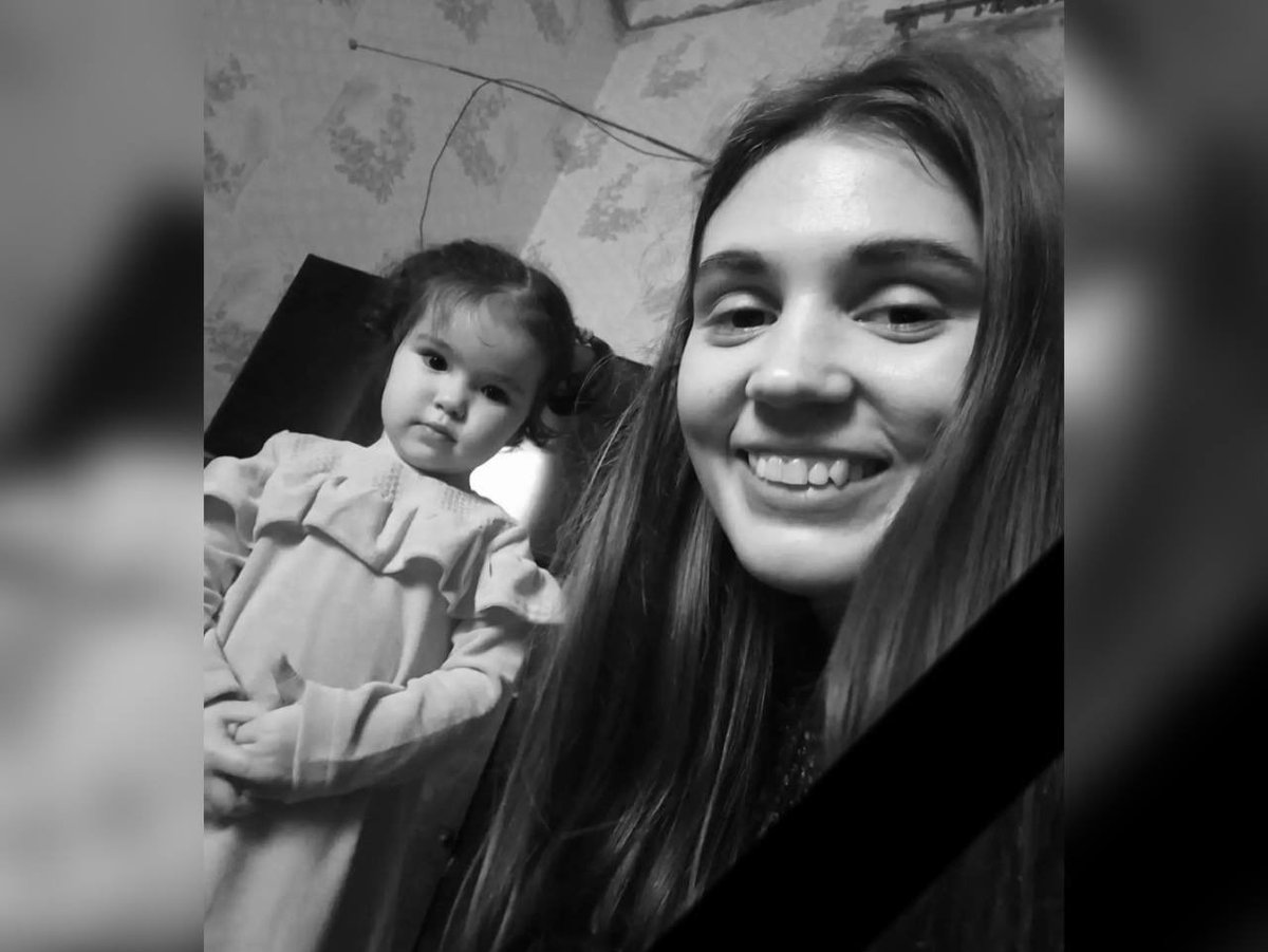 Mother and her 2 years old daughter, killed today by Russian missile.