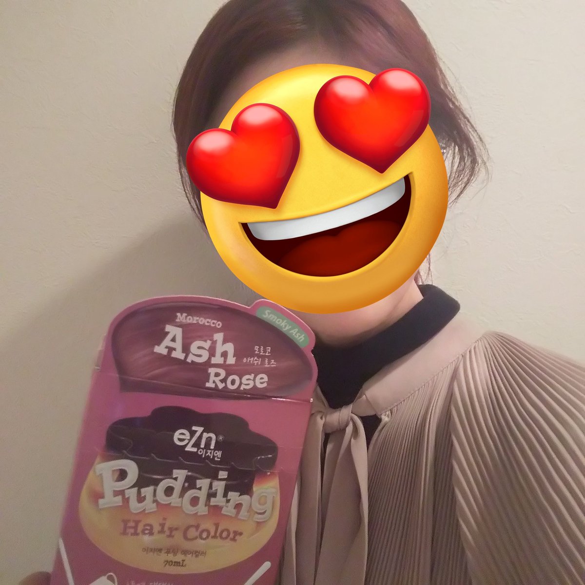 on_taemin525's tweet photo. eZn Pudding Hair Color、プルプルで面白いけど初めて使ったから洗面台、流血事件みたいになった(赤系カラーだから)、すぐ流したらキレイに落ちたから良かった😅
ブリーチも貰ったけど、既に赤いから、やらなかった。これミディアムロングヘア用に3箱貰ったけど1個で十分だった。 @08LJAPAN #ezn https://t.co/3caImnoO3t