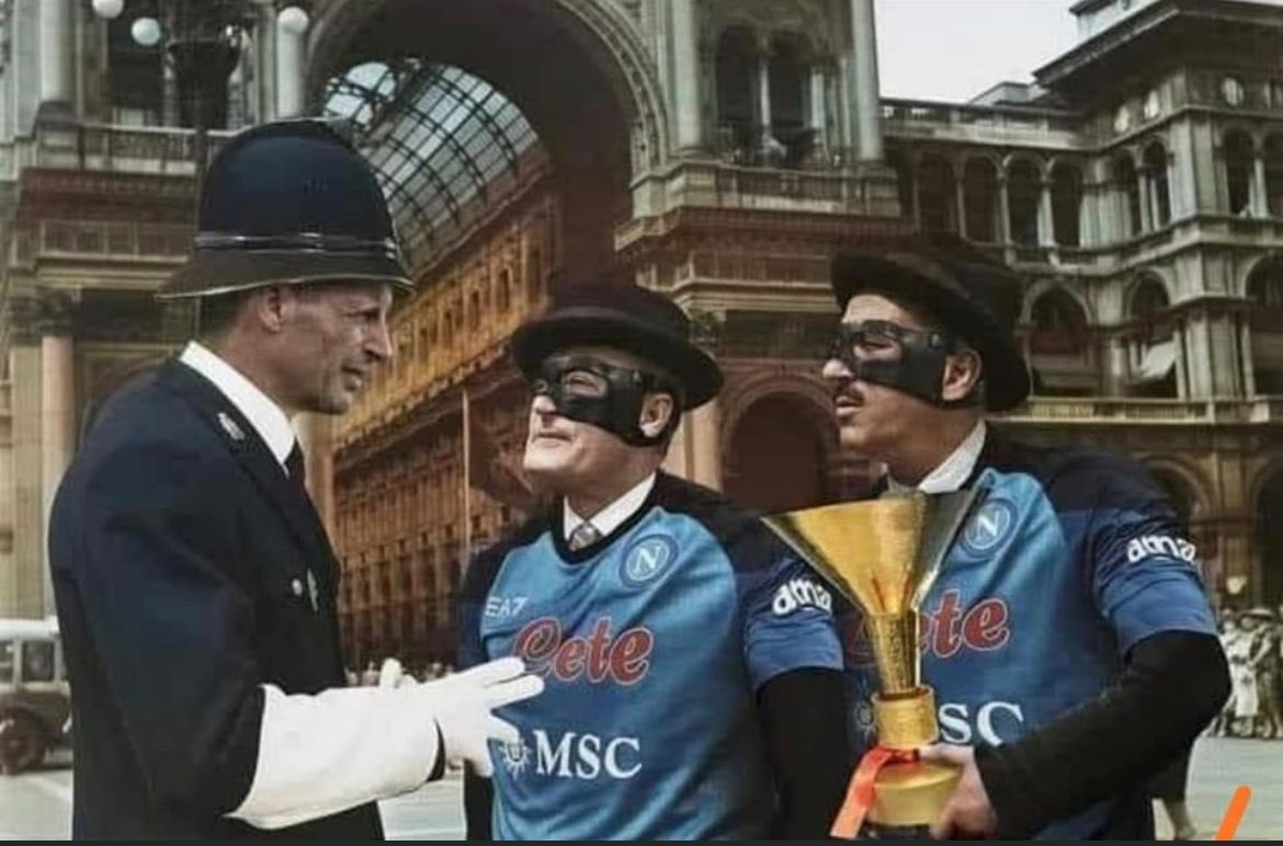 dariodigennaro's tweet image. Il genio, le capacità di realizzare il fotomontaggio, l’ironia…
#Napoli #NapoliCampione