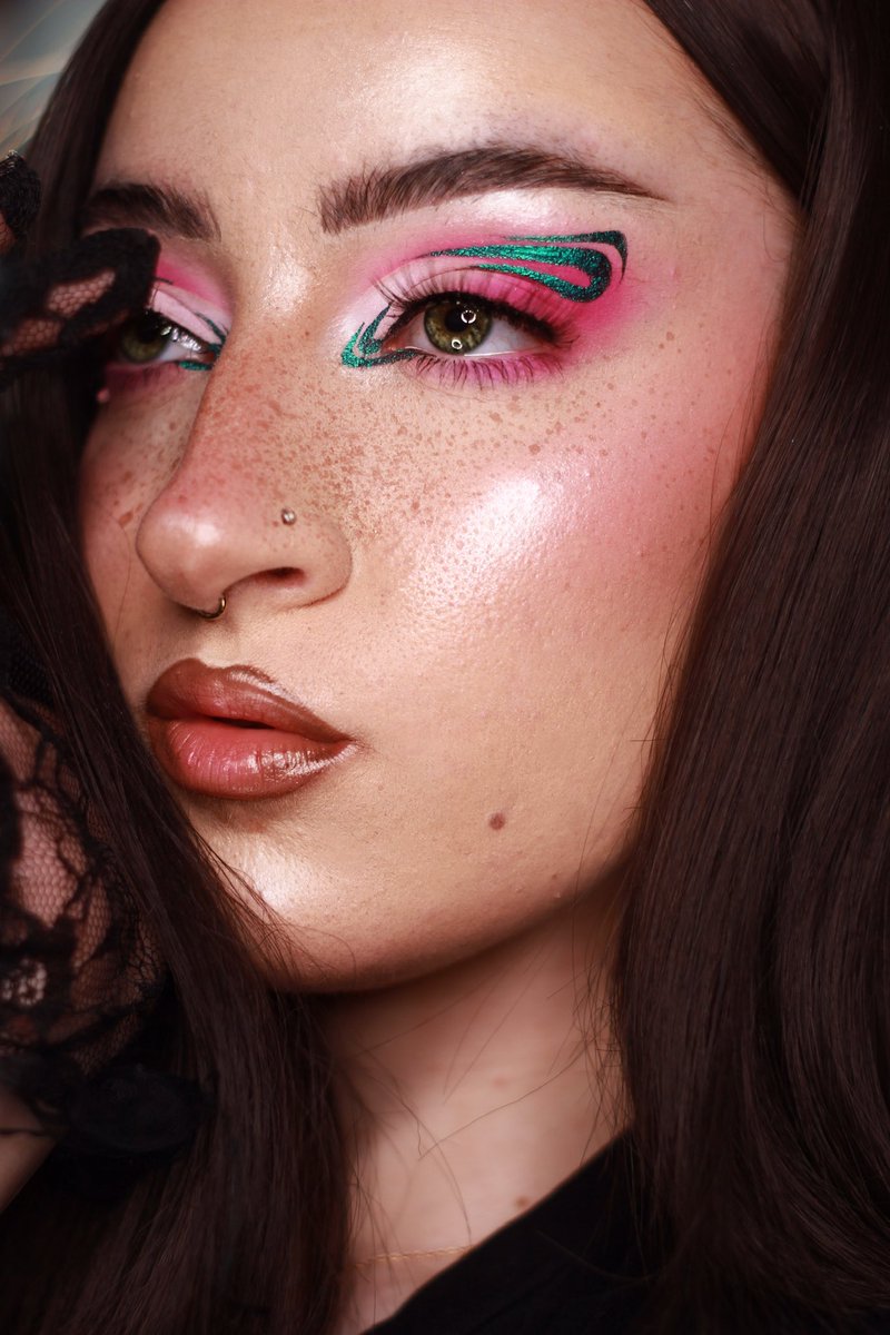 Promisemakeup's tweet photo. Je suis de retour dans le makeup game https://t.co/mPZGKOJ8qP