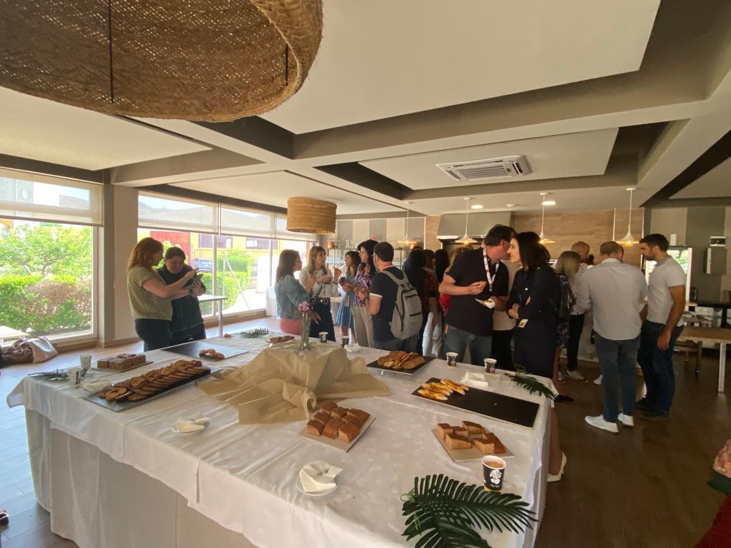 CIDA_gva's tweet photo. 🤗Fantàstica acollida al #WorkCafeCV☕️ la del @cipfpvalledelda de @GVAeducacio que, a més de cedirnos l'Aula Tecnològica, ens ha convidat a un esmortzar més que satisfactori 😋.
Felicitacions al alumnat de cuina i restauració 🧑🍳!!
Moltes gràcies!! 🙏
#FPValenciana #SempreFP https://t.co/Nrb3fipGoq