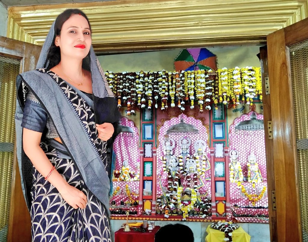 I_am_Shikhaa's tweet image. 💐 तकदीर के खेल से
       नाराज नहीं होते।🌹
🌲🌳🌴
जिंदगी में कभी
        उदास नहीं होते।
🌲🌴🌳
हाथों किं लक़ीरों पे
        यक़ीन मत करना।
🌲🌳🌴🌲🌴
तकदीर तो उनकी भी होती हैं ,
        जिन के हाथ ही नहीं होते।

    _🙏🌷  जय माता दी 🌷🙏🏻

       🌹💐 राधे राधे  💐🌹