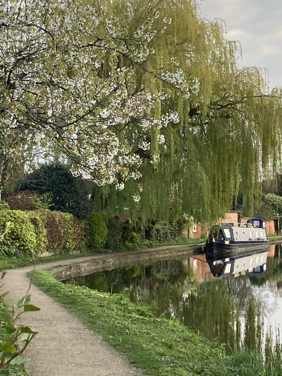 NBwakamatandoto's tweet image. Hey everyone! We're putting together a Q&amp;amp;A video about narrowboat life and things we've learned along the way. Do you have any specific questions you'd like us to cover? Let us know in the comments below! #narrowboatlife #Q&amp;amp;A #boatingadventures #boatsthattweet #narrowboat #canal