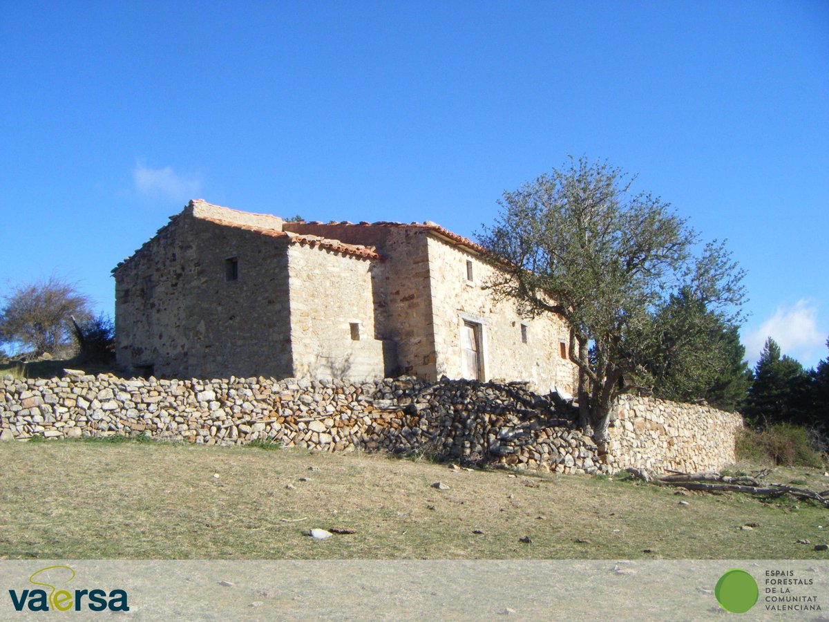VaersaGva's tweet photo. 🏡 La finca Masía de Sanahuja en Chodos (Castellón) se ha incluido en el Catálogo de #MontesUtilidadPública. #SomosVaersaGrupo colabora con @GVAagroambient en la catalogación, para otorgar la mayor protección a nuestros #Montes y #EspaciosForestales https://t.co/TOI1YaARZL