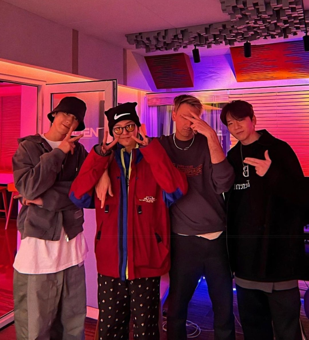 bobohuri's tweet image. GDRAGON AND CHANYEOL FUCK OFF