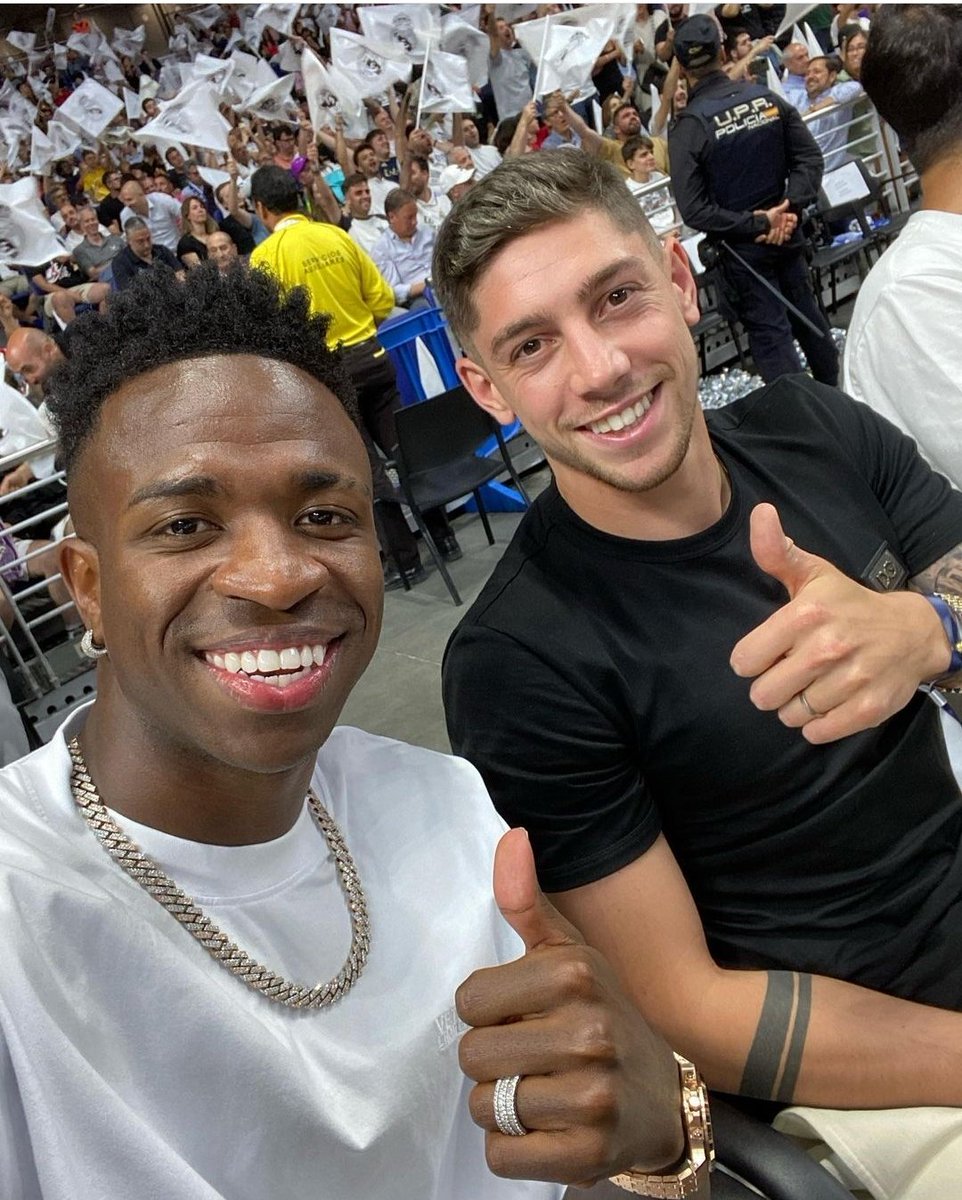 thenotic2's tweet photo. Ahora lo entiendo todo 🤜🤜
#ValverdeDelincuente #Yabusele_Criminal #RealmadridPartizan #RealMadrid https://t.co/jr6c7PDwui