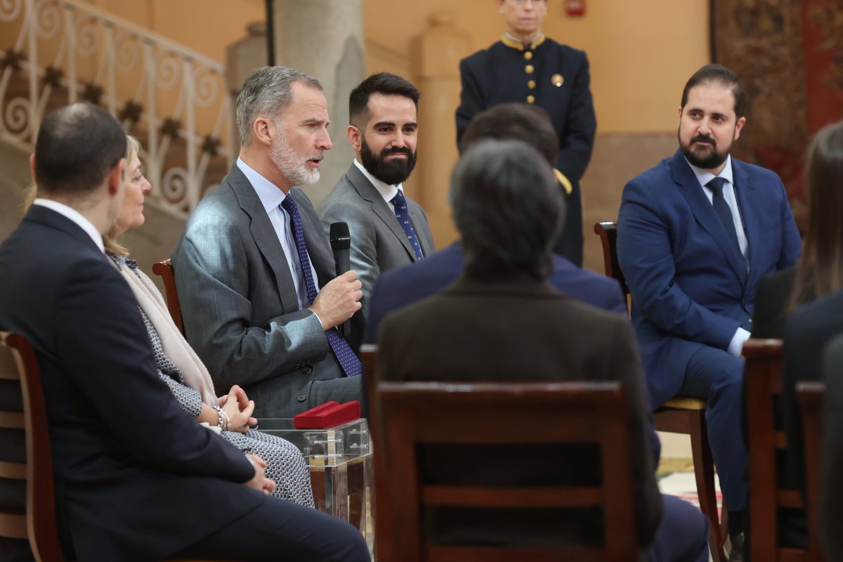 CasaReal's tweet photo. Audiencia del Rey a la XXV promoción del Cuerpo Superior de Sistemas y Tecnologías de la Información de la Administración del Estado.

➡️https://t.co/dy8hfdm5y0 https://t.co/5l9uK6MW5L