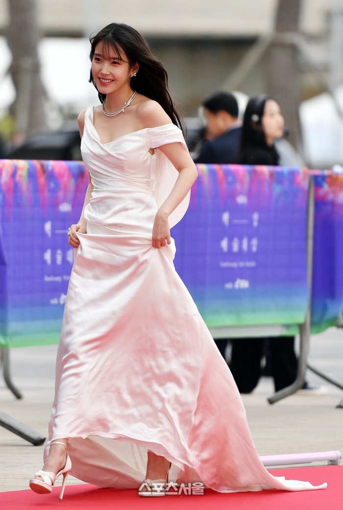 Kiara 🫂🐣⁷±¹ on Twitter "RT TheHallyuNews IU at the 59th Baeksang