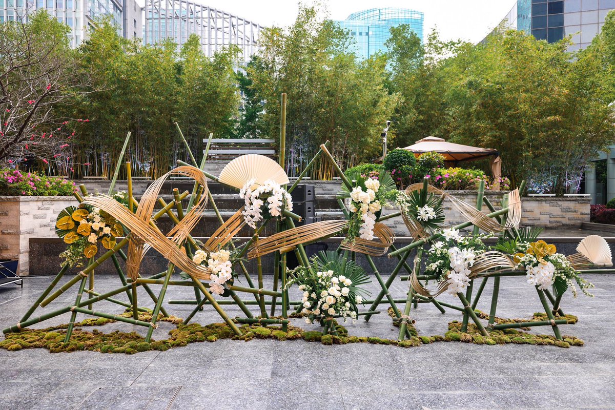 MO_PUDONG's tweet photo. Mandarin Oriental Pudong, Shanghai celebrated its 10th anniversary on 25 April with a memorable celebration party and the unveiling of ‘Evergreen Spirit’ Art Exhibition by contemporary Chinese artist Sean Wu.
#10FANtasticYears #EvergreenSpirit #ArtExhibition #MOExperiences https://t.co/4szQOwxoIt