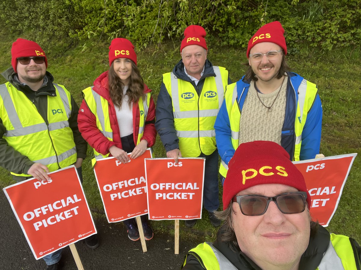 Happy pickets at Telford Land Registry (it stopped raining for them!) #BlameTheGovt #PCSonStrike #PaydayWalkout