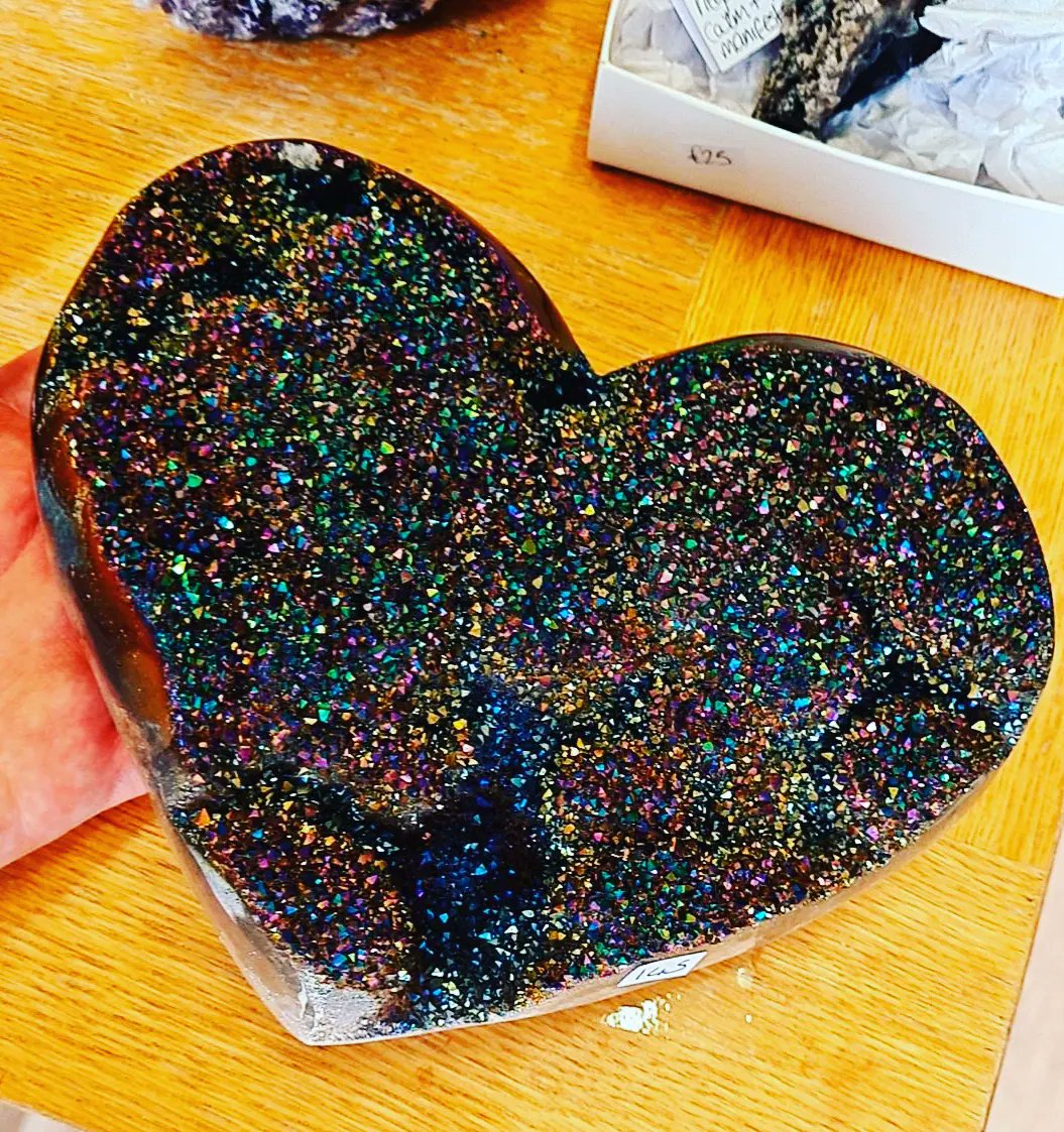 crystalscrowns's tweet photo. Some healing crystals available...too big for the bra or pocket these ones 😄 https://t.co/VIdb5mIBkM