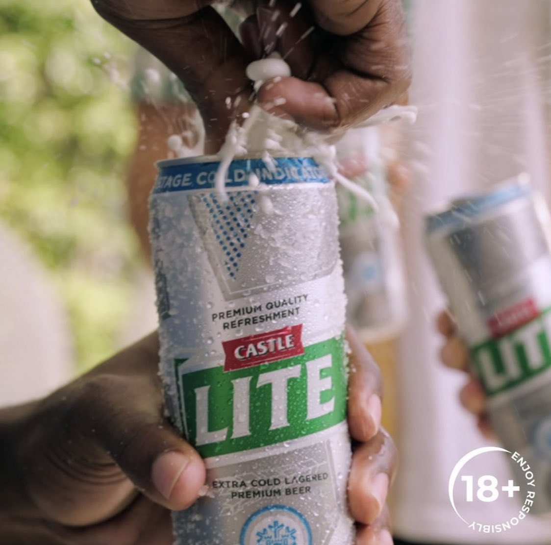 If the money that you have can’t solve your problems drink it mtase @castlelitesa 

Drink it nono 🔥🔥 sphila ka e one 🤣 don’t forget to tip our lovely bartenders 👏 #CastleLite 
#TipsonTap