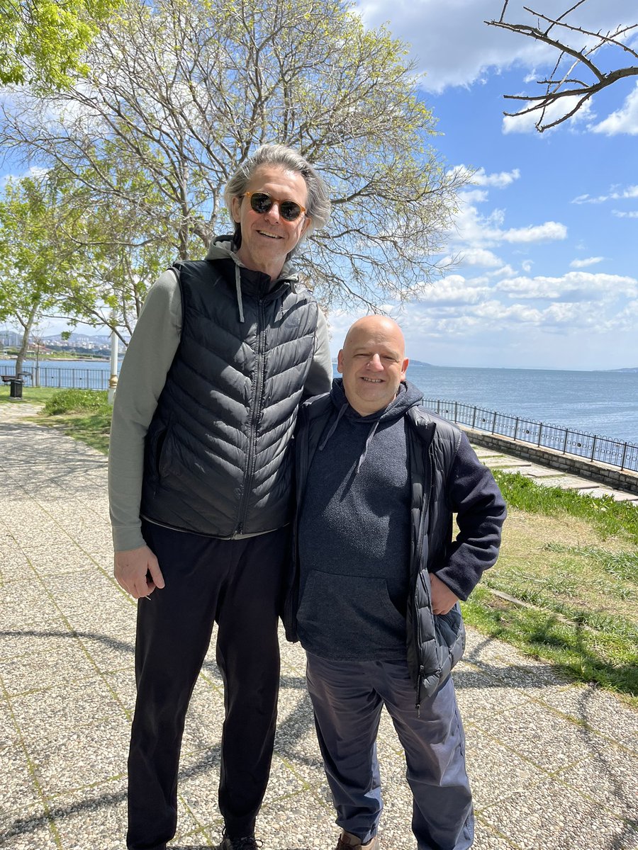 Bugün güzel bir gün, Oly maçı öncesi kaptan <a href="/yusuferboy/">Yusuf Erboy</a> gördüm sağolsun beyefendi bir insan olduğu için maç hakkındaki sorularımı cevapladı, eskilerden konuştuk , kendisine çok teşekkür ediyorum sağol kaptan sıfır ego, maksimum seviyede adamsın 🙏👏