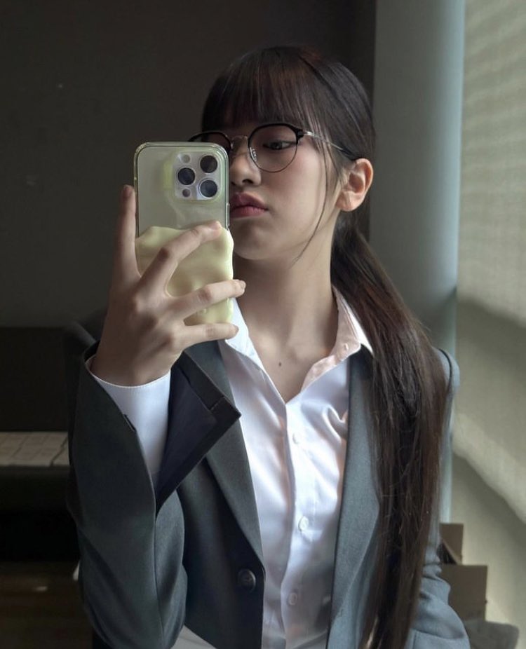 ivepics_'s tweet photo. yujin instagram update https://t.co/Cnpx4eK9ve