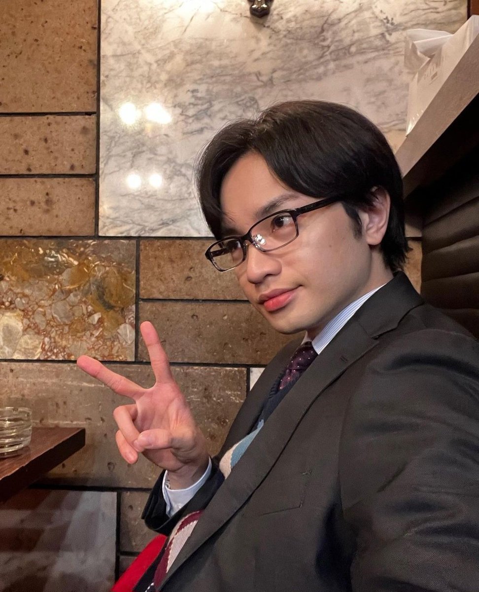 sz_kento940313's tweet photo. Kenty in new drama after 2 years😭 that day has come, I know he will be 100% in his role, looks so cute with glasses. So excited💙
#中島健人 #ケンティー #sexyzone #kentonakajima #シ��コウ #shikkou #中島健人instagram #kenstagram https://t.co/3ejPn89S75