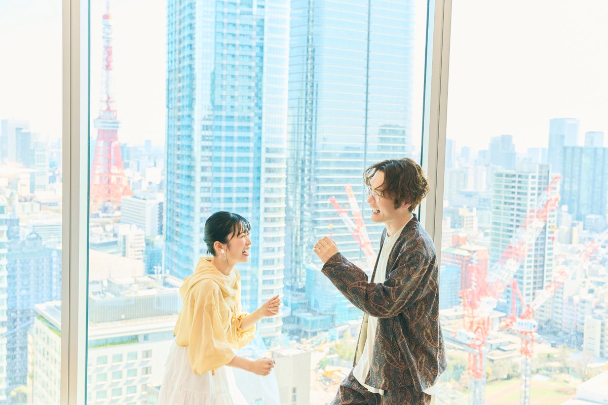 with_magazine's tweet photo. OPダンスも話題沸騰中のアニメ『 #スキップとローファー 』でメインキャストを務める、#黒沢ともよ さんと #江越彬紀 さんがwith onlineに登場✨

演じるキャラクターのことなど、たっぷりと魅力を語っていただきました👞

インタビュー前編はこちら👉https://t.co/aKaMz46LWX

#スキロー @skip_and_loafer @TomoyoKurosawa @akiakidays