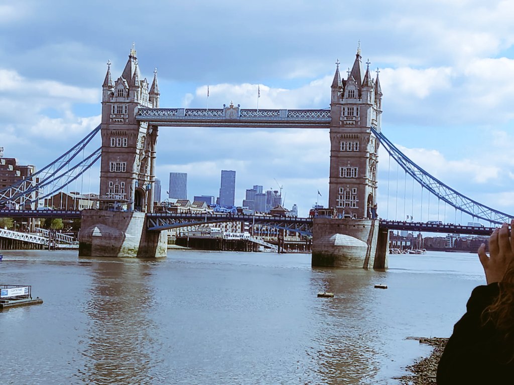 c5lyn's tweet photo. 🇬🇧Les 55 4e &amp; 3e LCE du collège A. France de Gerzat reviennent ravis de leur #voyagescolaire en Angleterre. Enrichissement culturel, linguistique, social🤩 #Londres #britishmuseum #toweroflondon #Shakespeareglobetheatre #camdentown #londoneye #Cambridge @LAcclermont @acclermont https://t.co/bGK0GMSsWN