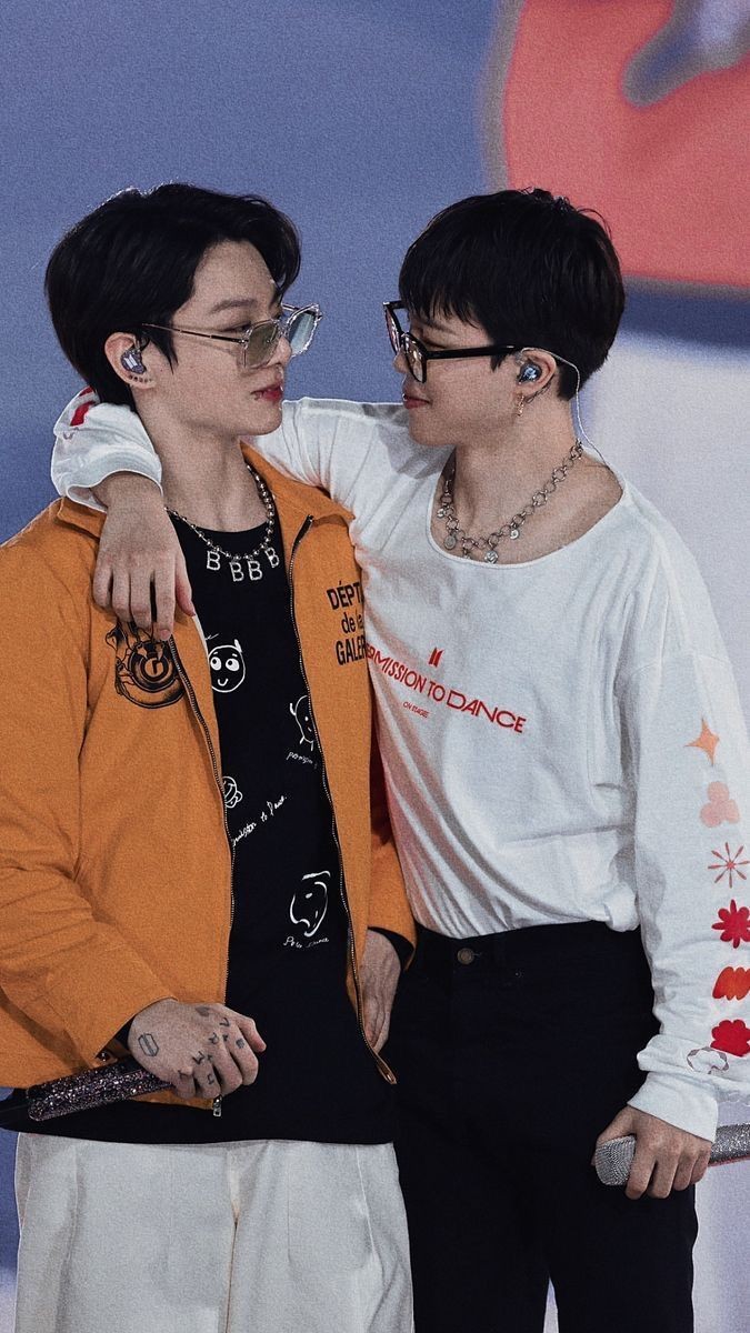 чонгук подошёл ближе к чимину внимательно рассматривая выражение его лица.

 — почему ты так смотришь? – с наигранным недовольством спросил пак.

 — просто любуюсь синонимом к слову искусство. – со всей серьёзностью ответил чон.↓

#jikookau #jikook