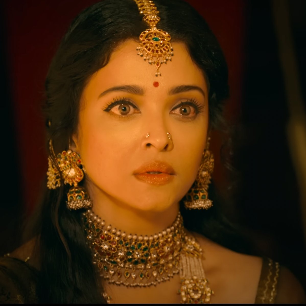 jammypants4's tweet photo. I can't rave enough about how exceptional #AishwaryaRai &amp; #Vikram were as their characters Nandini &amp; Aditha met! 

So much is unresolved, so much is unsaid: such palpable tension between them! Staged &amp; built up so well by #ManiRatnam . It was worth the wait! https://t.co/HfgsNRhITM