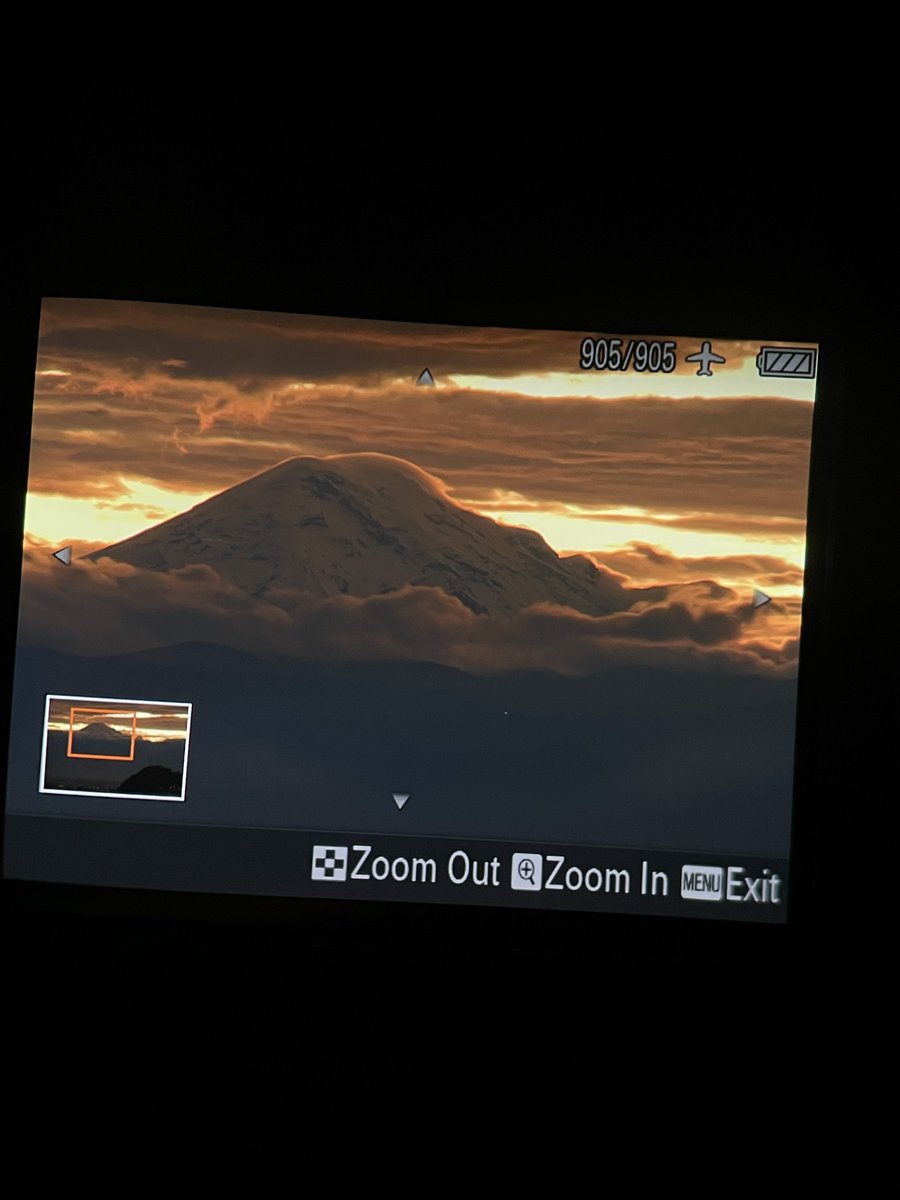 Robinski__'s tweet photo. Es de no creer, otro día seguido que se ve el volcán Chimborazo desde Guayaquil. 

Acá les dejo video y foto para los incrédulos 😉

@SonyAlpha @sonylatin https://t.co/oBLBbbmGgi