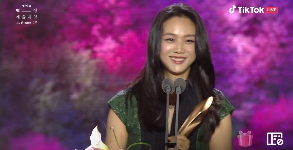 Congratulations to #TangWei of #DecisionToLeave for winning Best Actress Award (film) at #BaeksangArtsAwards2023 🏆