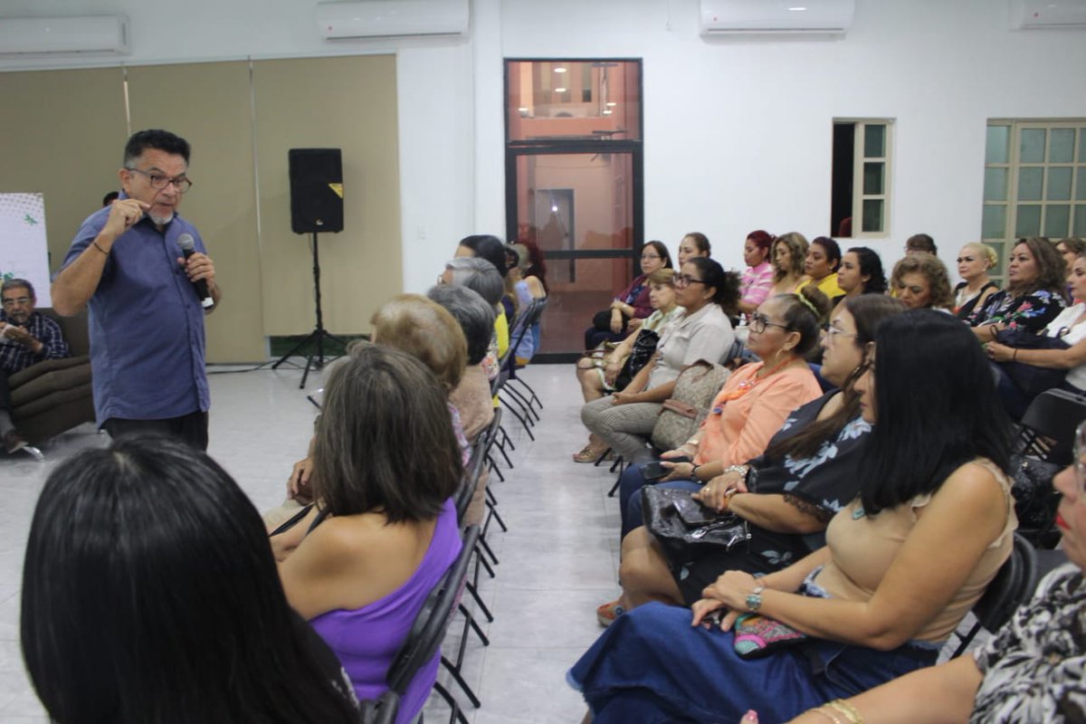 RodajeVisual's tweet image. @LuciernagasYuc busca fortalecer la salud mental afectada por el covid-19 #TúTieneselpoder de #AntonioAlonsoRuiz y #PolloPandiello la presidenta @CeliaRivasR “todos hemos sido afectados hemos perdido a un amigo a un familiar a o un conocido y hay que fortalecer la salud mental&quot;