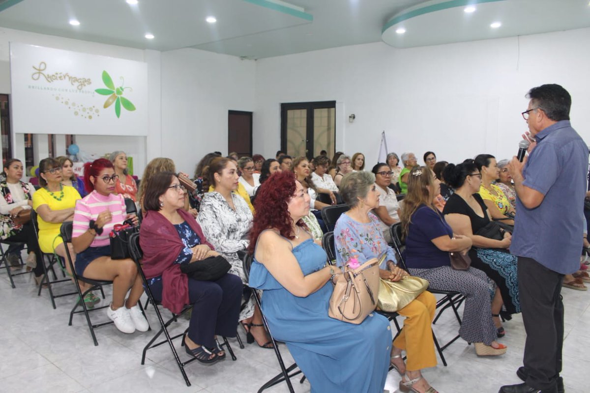 RodajeVisual's tweet image. @LuciernagasYuc busca fortalecer la salud mental afectada por el covid-19 #TúTieneselpoder de #AntonioAlonsoRuiz y #PolloPandiello la presidenta @CeliaRivasR “todos hemos sido afectados hemos perdido a un amigo a un familiar a o un conocido y hay que fortalecer la salud mental&quot;