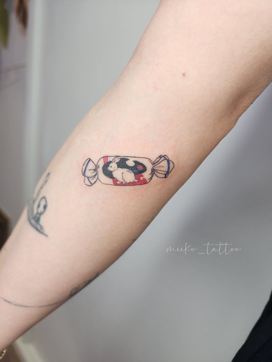 Miiko_tattoo's tweet photo. White rabbit Candy ๐ฌ ๐ฐ ๐ #tattoo #whiterabbitcandy #childhood https://t.co/qwfRVnkJZq