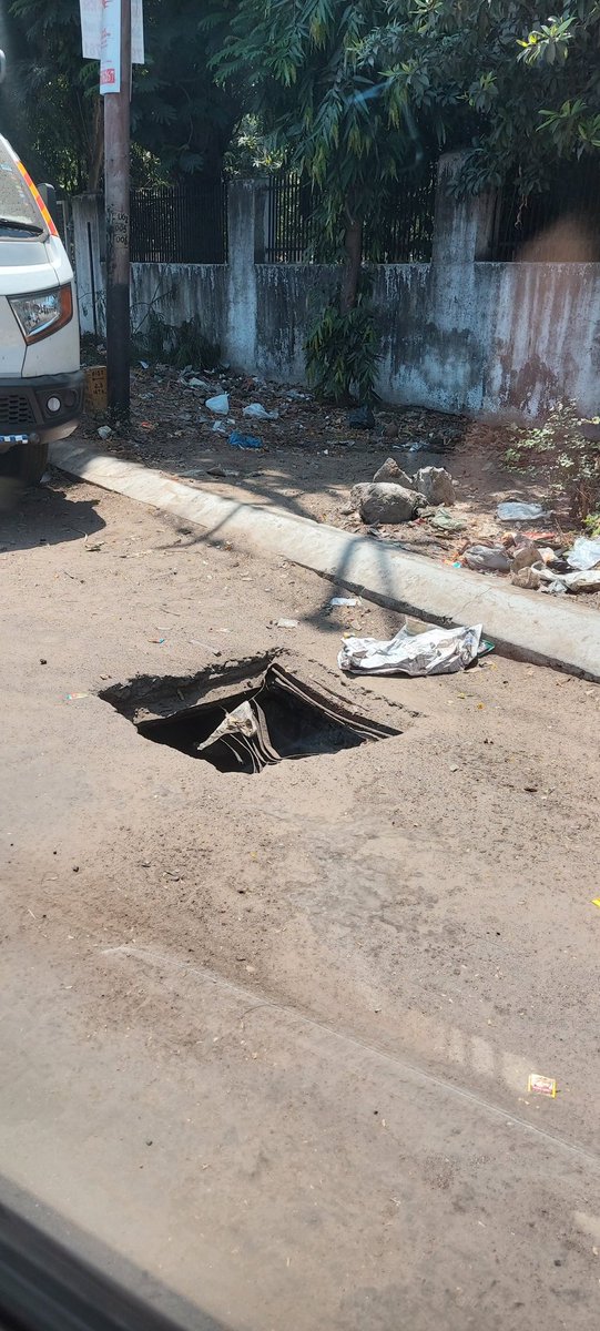 Manoj67701526's tweet photo. @VMCVadodara Dear Sir,We are in Beautiful  smartcity after seeing this open drainage without cover let people die .Thank. https://t.co/gc58xS1uB5