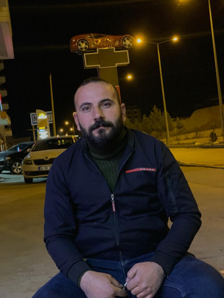 Li meydan e herkes bedenge
Ku dıjmın dişke herkes leheng e.