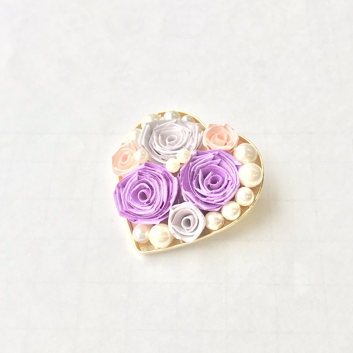 FLOWERbychika2's tweet photo. 生徒さま作品❤︎
『すてきなブローチができました』
と笑顔をいただけて、私も幸せです❤︎
#ハンドメイド好きさんと繋がりたい 
#お花好きさんと繋がりたい
#ブローチ https://t.co/TennhhX2AI
