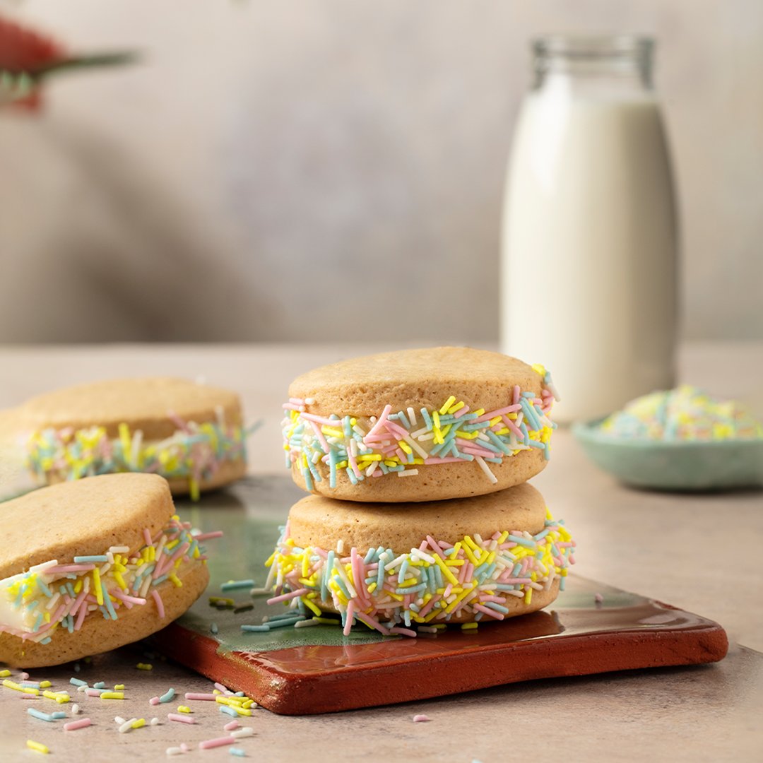 Kenton Tatlı Şefi Pasta Süsü Seçenekleri ile yapabileceğiniz o kadar çok tarif var ki! Görüntüsü ve lezzetiyle çocuklarınızın vazgeçilmezi olan Süslü Sandviç Kurabiye tarifi.

#Kenton #Tatlıtarifleri #Tatlı