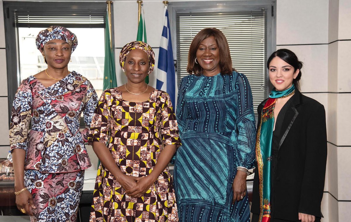 NigeriainGreece's tweet image. On April 21st, 2023, Her Excellency Mrs. Dolapo Osinbajo met with staff of the Nigerian Embassy in Athens. 

We thank her for her gracious presence.

#Nigeria #Greece #EmbassyVisit #DinnerReception #BilateralRelations