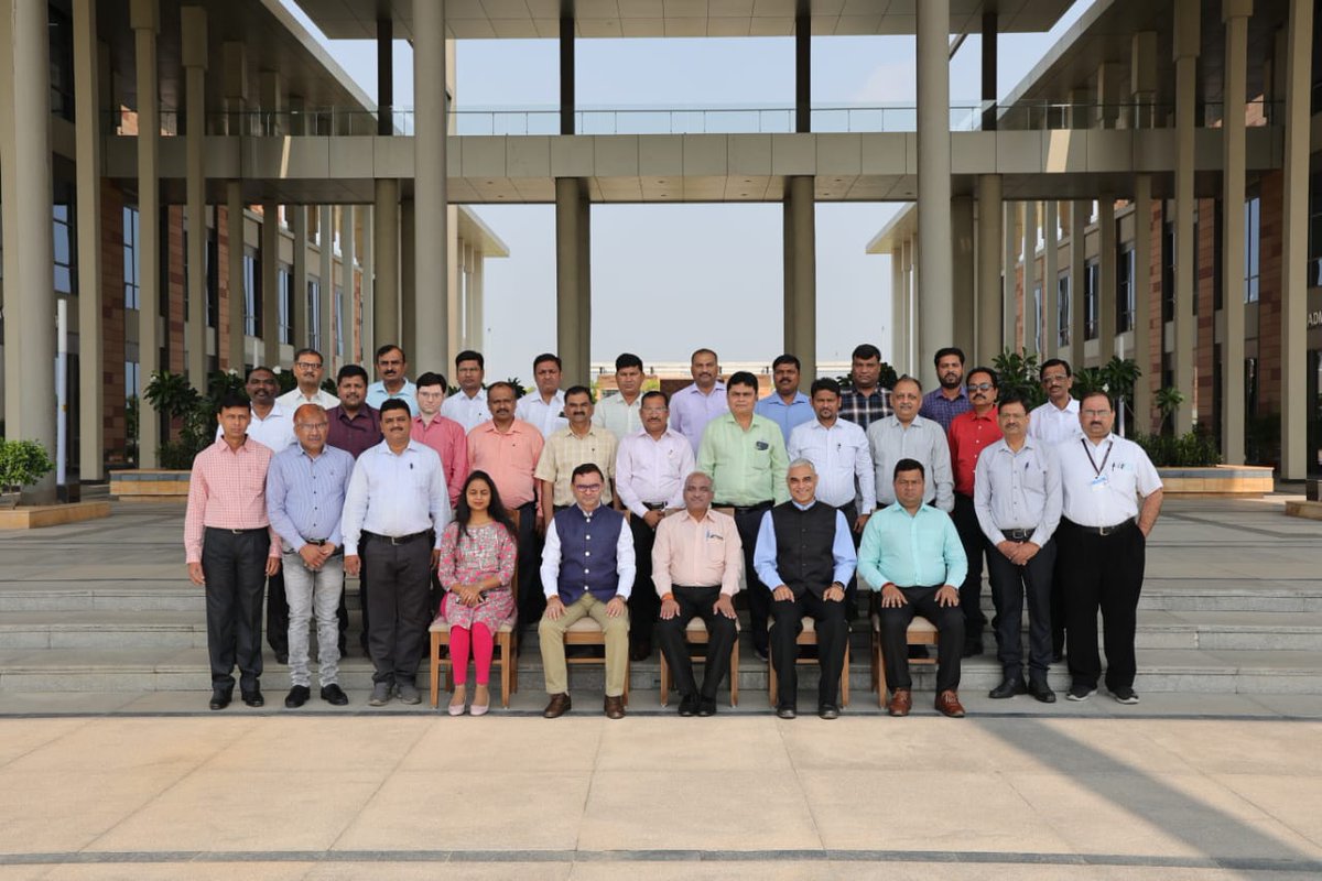 MOIL_LIMITED's tweet image. Advance Management Development Program(MDP) for newly promoted Senior Executives of MOIL Ltd. at IIM, Nagpur.

#HarEkKaamDeshKeNaam #MOIL #ManagementDevelopmentProgram #IIMNagpur